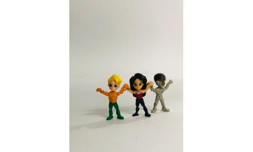 Kinder Ovo Cole��o Super Her�is - 03x Bonecos